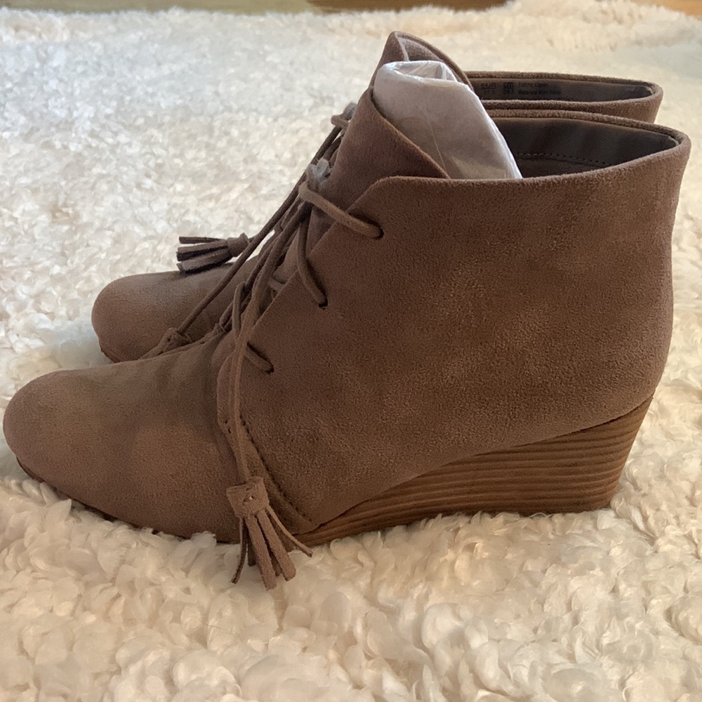 Dr. Scholl's Kennedy wedge ankle lace-up boots women's size 7.5 wide.